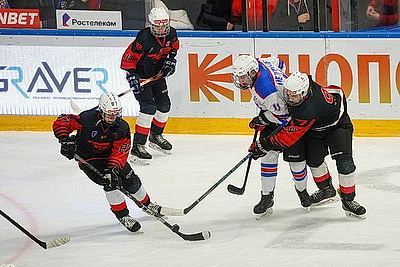 Восемь команд из четырех стран: хоккейный турнир \"В основании будущего\" стартовал в Минске