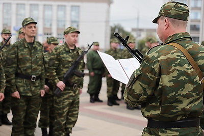 В Гомеле военнообязанные территориальных войск приняли присягу