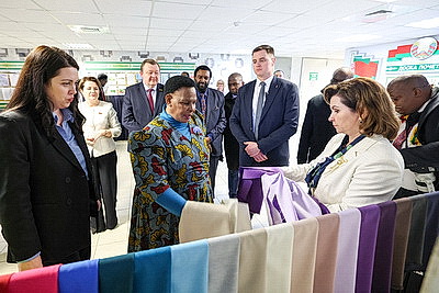 Парламентская делегация Зимбабве посетила РНПЦ \"Мать и дитя\" и МТЗ