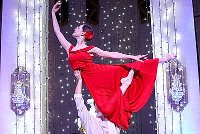 \"Хотя бы на миг почувствовать себя Золушкой, пусть и взрослой\". Большой театр встретил старый Новый год