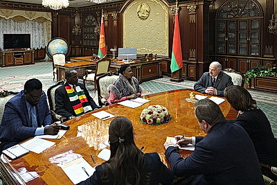 Лукашенко встретился с председателем Сената Зимбабве