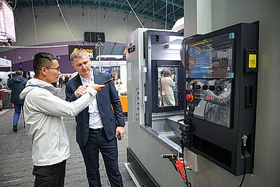 От огнезащитных материалов до роботов. В Минске представили передовые технологии в промышленности