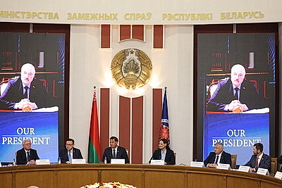 Книга \"Наш Президент\" издана на английском языке