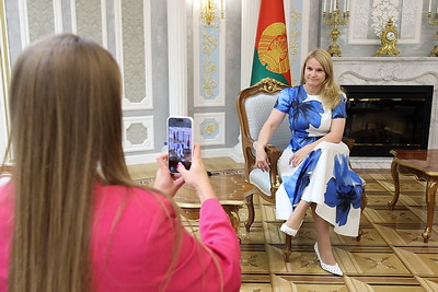 Представители бизнеса посетили с экскурсией Дворец Независимости