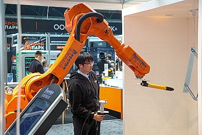 От огнезащитных материалов до роботов. В Минске представили передовые технологии в промышленности