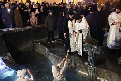 Православные верующие празднуют Крещение Господне