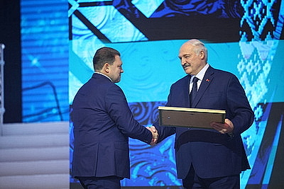 Лукашенко вручил премии \"За духовное возрождение\" и спецпремии Президента