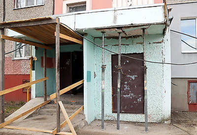 Строители приступили к монтажу панелей в пострадавшей при взрыве газа десятиэтажке в Гомеле