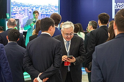 \"Индустрия 5.0: Сила взаимодействия\". Турчин принял участие в пленарной сессии цифрового форума в Казахстане