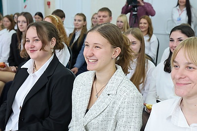 \"Единство начинается с каждого из нас\". Молодежь обсудила ценности праздника на акции \"Беларусь адзіная\"