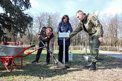 Республиканский субботник: председатель и члены Совета Республики трудились на благоустройстве мемориала