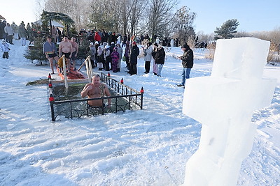 Православные верующие празднуют Крещение Господне