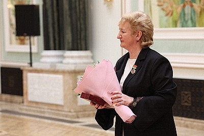 Едины в стремлении сделать страну лучше. Лукашенко в преддверии 8 Марта вручил женщинам госнаграды