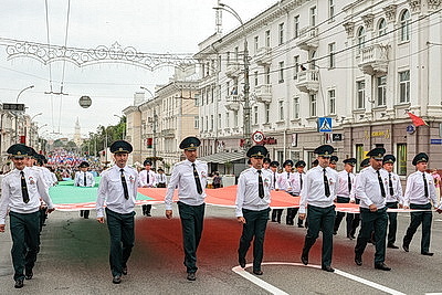 С благодарностью за мир. Торжественное шествие в День Независимости объединило более 20 тыс. жителей и гостей Гомеля
