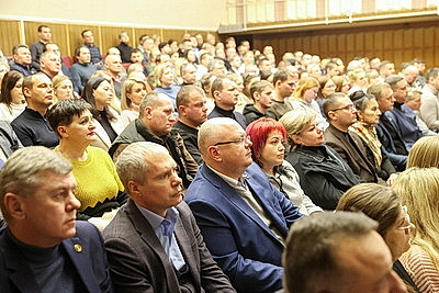 Идеал белорусской женщины, кадровый вопрос, развитие экономики. О чем говорил глава ЦИК с коллективом \"Гомсельмаша\"