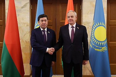 Сергеенко на встрече с делегацией Казахстана отметил роль парламентариев в продвижении объединительной повестки