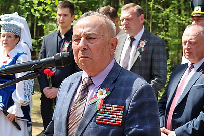 Обновленный памятный знак жертвам геноцида в годы ВОВ открыли в Могилевском районе