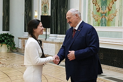Едины в стремлении сделать страну лучше. Лукашенко в преддверии 8 Марта вручил женщинам госнаграды