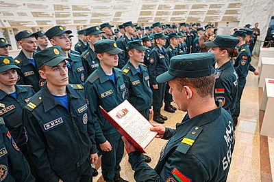 Молодые сотрудники МЧС принесли присягу в музее истории ВОВ