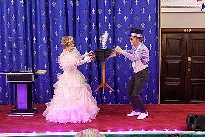 \"Хотя бы на миг почувствовать себя Золушкой, пусть и взрослой\". Большой театр встретил старый Новый год