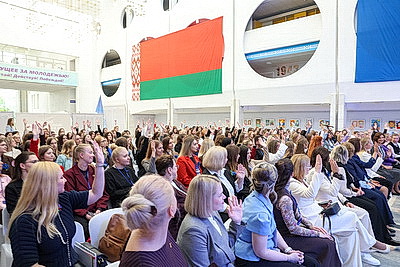 \"Женская энергия для большого дела\". Молодежный женский форум проходит в Минске