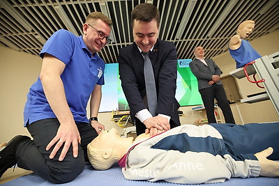 Стартовал проект \"Запусти сердце\". Десятиклассников по всей стране будут учить доврачебной помощи