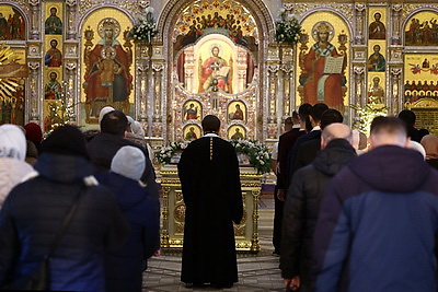 Православные верующие празднуют Крещение Господне