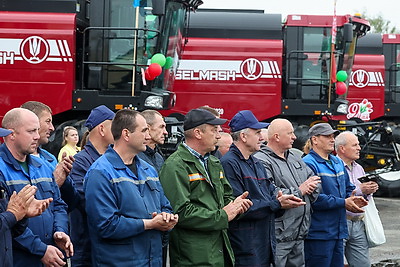 Аграрии Могилевской области получили новые комбайны для уборочной кампании