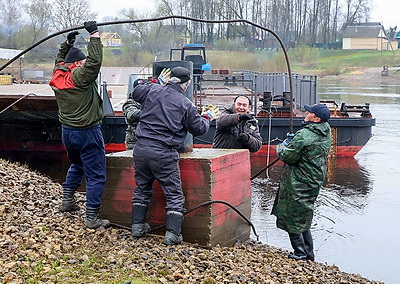 В Витебском районе курсирует \"Титаник\". Катер перевозит жителей Суража
