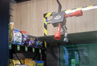 Робот-продавец появился на заправке под Гомелем