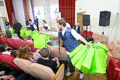 Песни и улыбки для детей и пожилых по всей стране. В Минске проходит акция \"Верить в себя\"