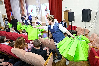 Песни и улыбки для детей и пожилых по всей стране. В Минске проходит акция \"Верить в себя\"