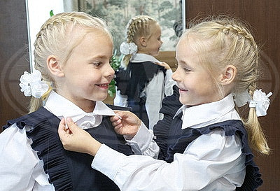 Двойняшки из Витебска Ангелина и Василиса Мошаро в этом году идут в первый класс