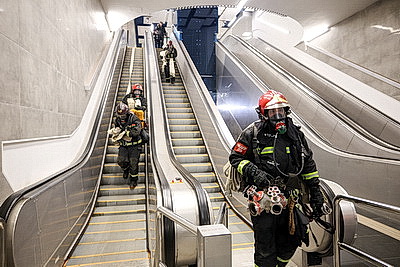 Ночные учения МЧС прошли на станции метро \"Аэродромная\" в Минске