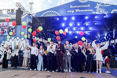 Ярко и красочно в Беларуси прошли выпускные вечера