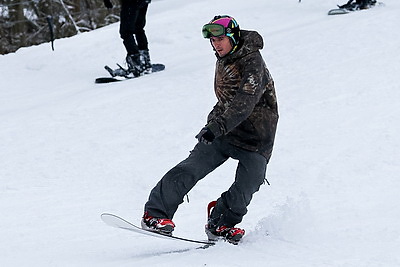 Любители активного отдыха провели праздничные выходные на снежных склонах