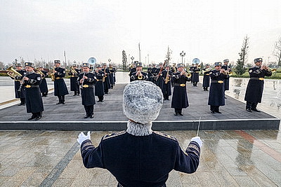 Турчин возложил венок к монументу Независимости в Ташкенте