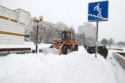 В Минске более 180 единиц техники и свыше 1,5 тысячи человек ликвидируют последствия снегопада