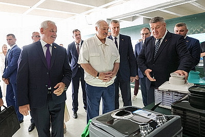 \"Можем конкурировать\". Лукашенко ставит задачу активнее осваивать рынок светодиодных ламп