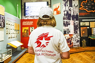 Участники автопробега \"Дороги славы - наша история\" посетили музей Миная Шмырева