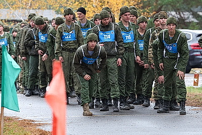Брестские десантники сдают нормативы по физподготовке во время проверки ВС