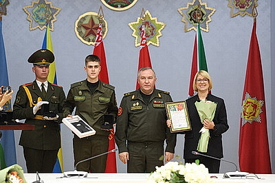 В Минске чествовали лучших военнослужащих срочной службы и их матерей