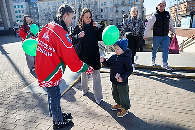 Моя страна. Мое будущее. Минская молодежь поздравила горожан с Днем Конституции