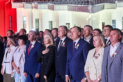 Праздничные концерты и акция \"Споем гимн вместе!\" прошли в регионах Беларуси