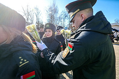 Гродненские милиционеры прошли торжественным маршем по центру города