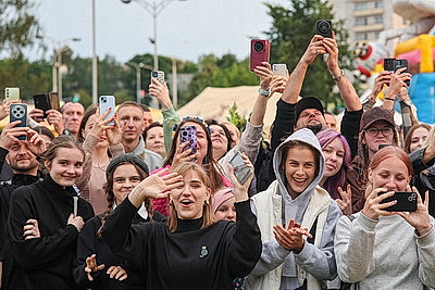 Народная музыка, танцы и плетение венков. Купалье встретили в Минске