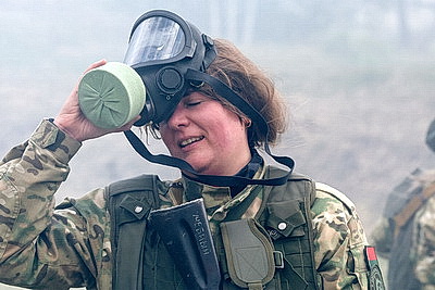 Не только в строю, но и в бою: комбинированный марш-бросок для военнослужащих девушек прошел в Чаусском районе