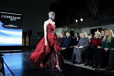 \"Созвездие\" зажигает звезды. Показ мод молодых дизайнеров прошел в лицее БГУ