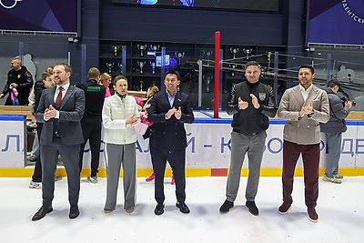 В хоккей играют не только мужчины. Всемирный женский хоккейный матч прошел в Минске