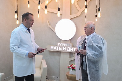 Новый аппарат ИВЛ передали в РНПЦ \"Мать и дитя\"